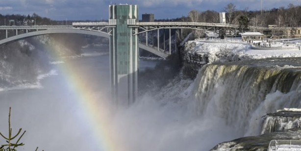 Foto - Gören şok oldu! Dünyanın en büyük Niagara şelaleleri dondu