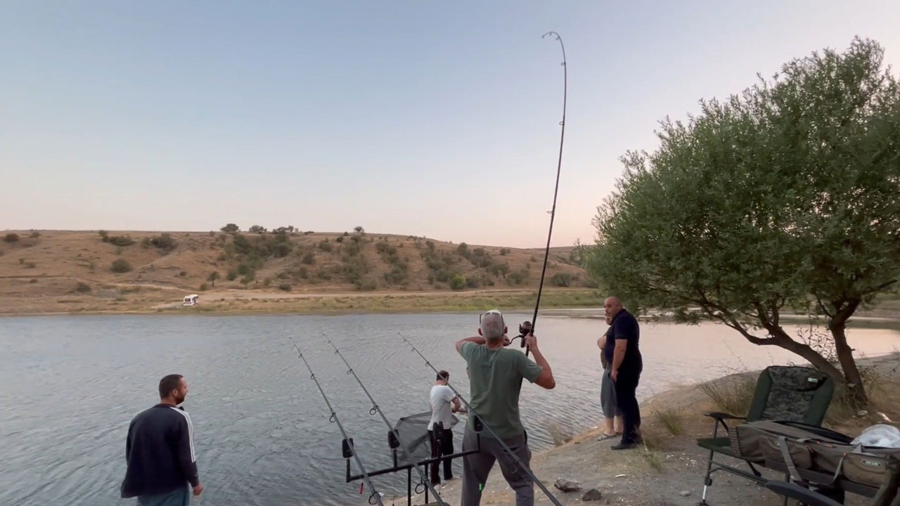Görenler anlam vermekte zorlanıyor! Tutuyorlar, tartıyorlar, geri bırakıyorlar