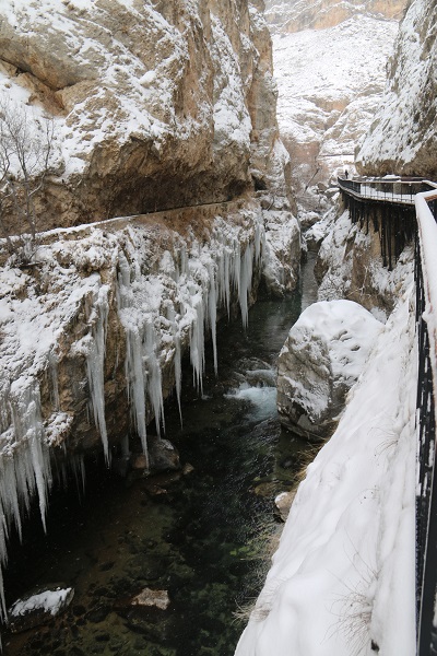 Foto - Görenler dönüp tekrar bakıyor! Binlerce yıllık kanyondan kış manzarası