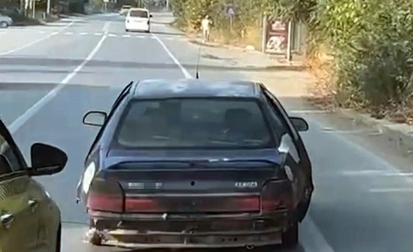 Görenler dönüp tekrar bakıyor! Herkesin gözü bu otomobilin üzerinde