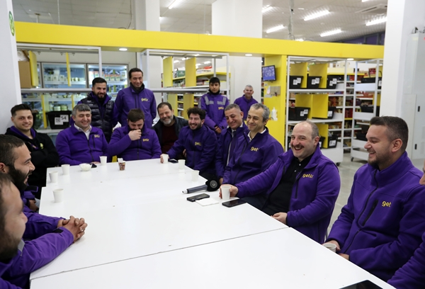 Foto - Görenler gözlerine inanamadı... Motokurye olup sipariş götürdü