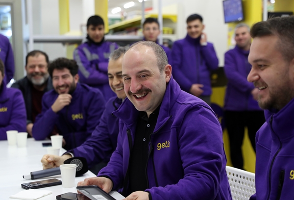 Foto - Görenler gözlerine inanamadı... Motokurye olup sipariş götürdü