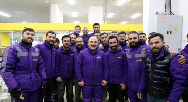 Foto - Görenler gözlerine inanamadı... Motokurye olup sipariş götürdü