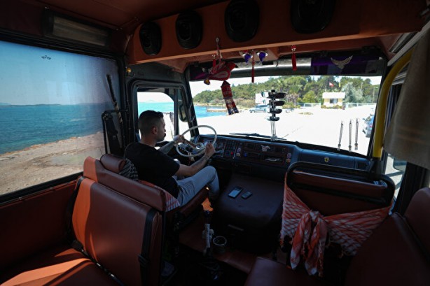 Foto - Görenler ‘keşke bana da gelse’ diyorlar! Minibüs gibi durduğuna bakmayın bir de içine bakın