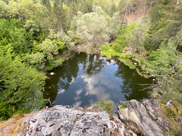 Foto - Görenler mest oluyor! Ağaçlar arasındaki saklı gölet keşfedilmeyi bekliyor
