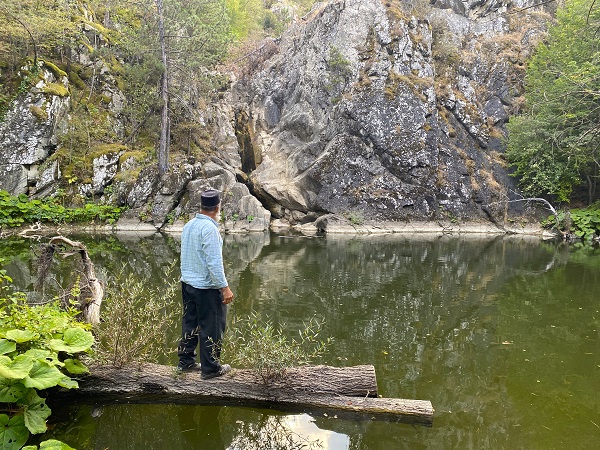 Foto - Görenler mest oluyor! Ağaçlar arasındaki saklı gölet keşfedilmeyi bekliyor