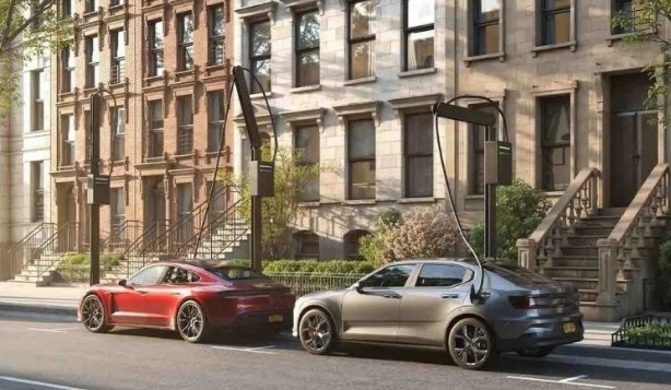 Görenler ne olduğunu anlamıyor! Elektrikli araçlara sıra dışı şarj sistemi