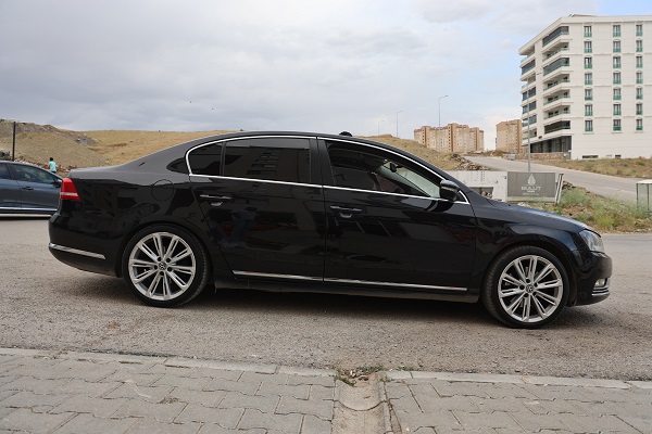 Foto - Görenler şaşıp kaldı! Bakın neden aracının bagajını taşla doldurdu