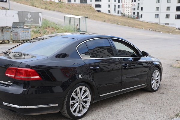 Foto - Görenler şaşıp kaldı! Bakın neden aracının bagajını taşla doldurdu