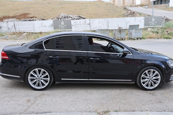 Foto - Görenler şaşıp kaldı! Bakın neden aracının bagajını taşla doldurdu