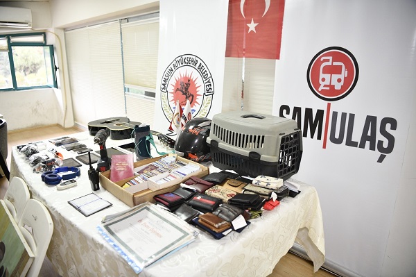 Foto - Görenler şaşıp kaldı! Tramvaylarda unutulanlar arasında yok yok