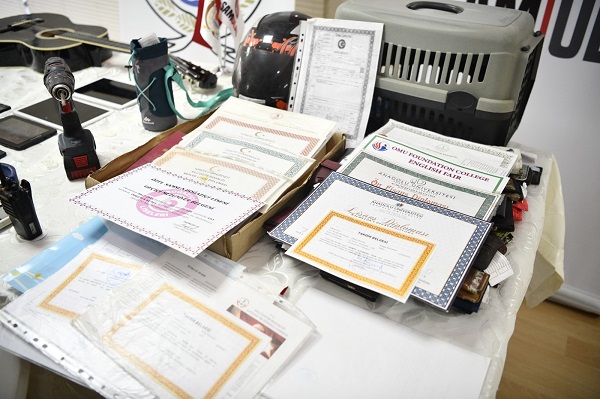 Foto - Görenler şaşıp kaldı! Tramvaylarda unutulanlar arasında yok yok