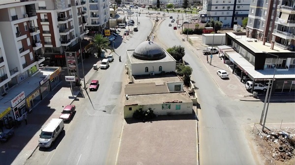 Foto - Görenler şaşırıp kalıyor! Bu camiler neden yolun ortasında