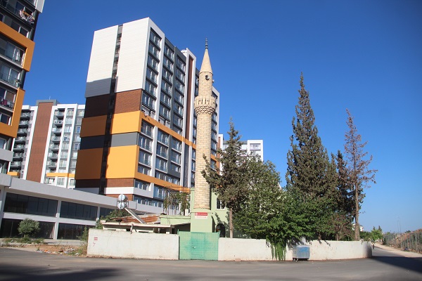 Foto - Görenler şaşırıp kalıyor! Bu camiler neden yolun ortasında