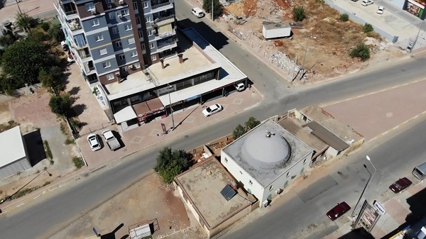 Foto - Görenler şaşırıp kalıyor! Bu camiler neden yolun ortasında