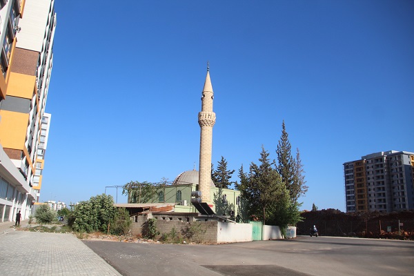 Foto - Görenler şaşırıp kalıyor! Bu camiler neden yolun ortasında