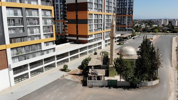 Foto - Görenler şaşırıp kalıyor! Bu camiler neden yolun ortasında