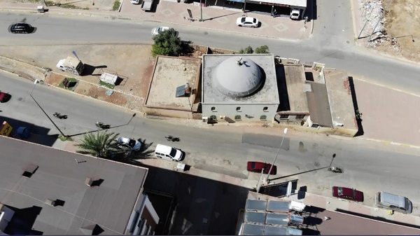 Foto - Görenler şaşırıp kalıyor! Bu camiler neden yolun ortasında