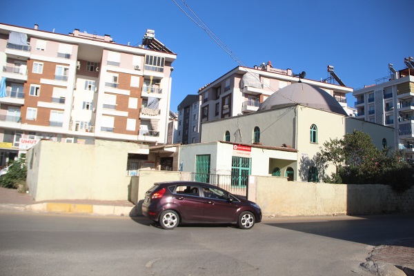 Foto - Görenler şaşırıp kalıyor! Bu camiler neden yolun ortasında