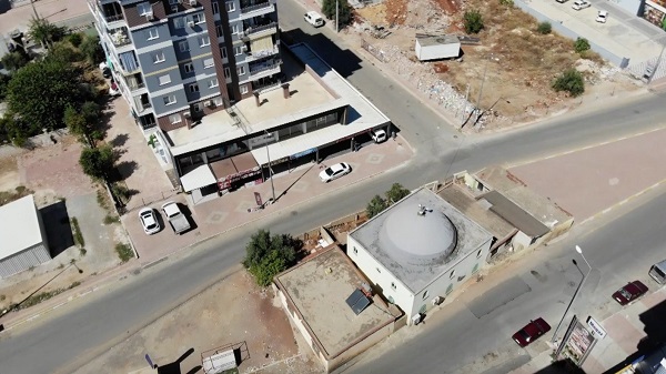 Foto - Görenler şaşırıp kalıyor! Bu camiler neden yolun ortasında