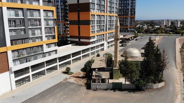 Foto - Görenler şaşırıp kalıyor! Bu camiler neden yolun ortasında