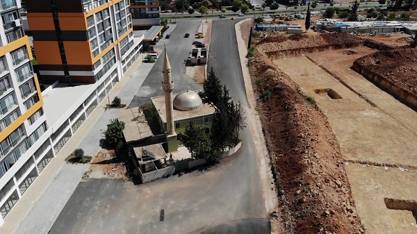 Foto - Görenler şaşırıp kalıyor! Bu camiler neden yolun ortasında