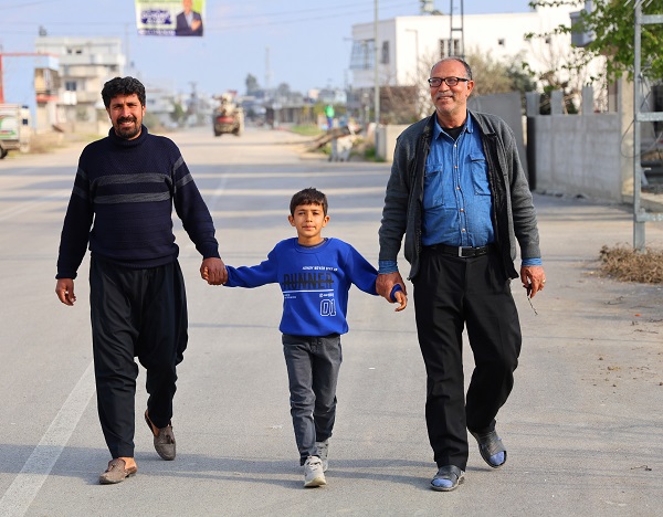 Foto - Görenler şaşırıp kalıyor! Bu çocuk dünyaya çift renk bakıyor