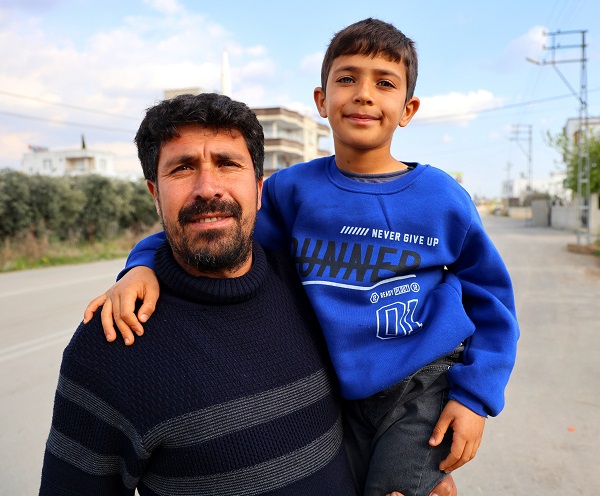 Foto - Görenler şaşırıp kalıyor! Bu çocuk dünyaya çift renk bakıyor