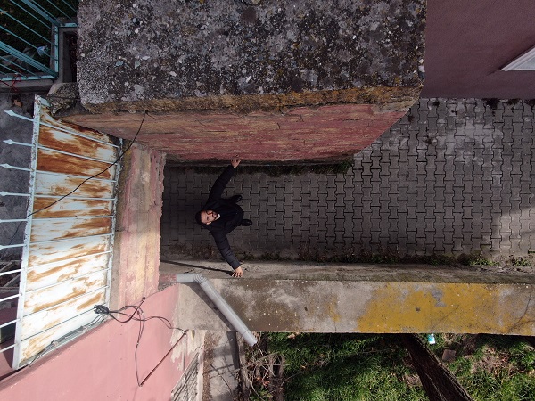 Foto - Görenler şaşırıp kalıyor! Bu sokaktan geçmek cesaret istiyor