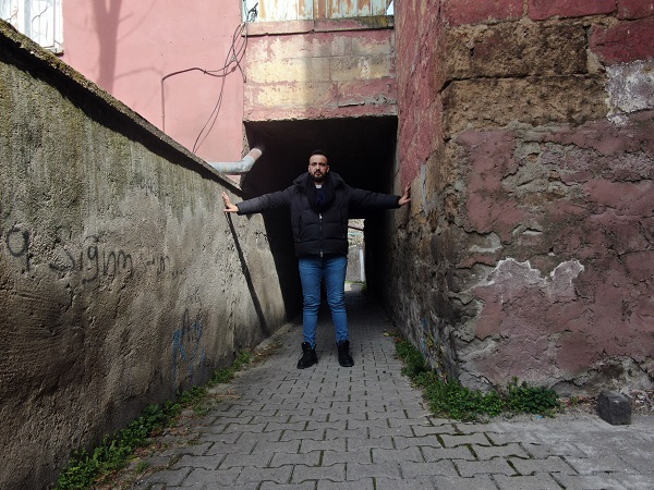 Foto - Görenler şaşırıp kalıyor! Bu sokaktan geçmek cesaret istiyor