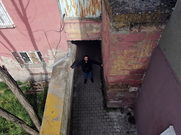 Foto - Görenler şaşırıp kalıyor! Bu sokaktan geçmek cesaret istiyor