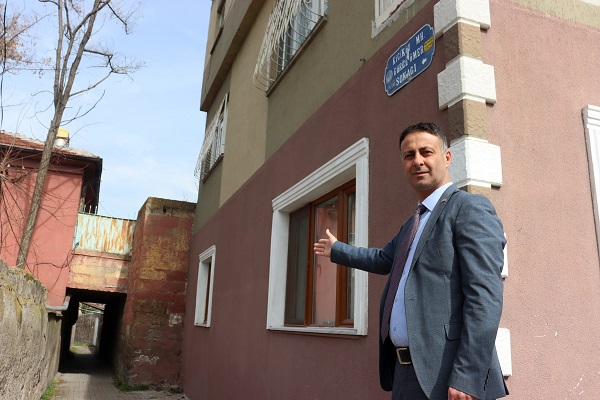 Foto - Görenler şaşırıp kalıyor! Bu sokaktan geçmek cesaret istiyor