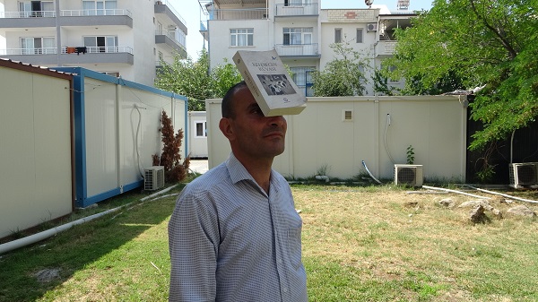 Foto - Görenler şaşırıp kalıyor! Mıknatıs adam her şeyi çekiyor