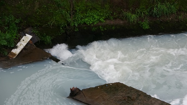 Foto - Görenler şaşkına döndü! Dere bembeyaz akmaya başladı