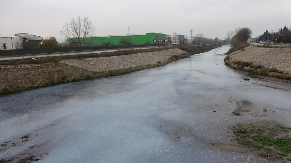 Foto - Görenler şaşkına döndü! Dere bembeyaz akmaya başladı
