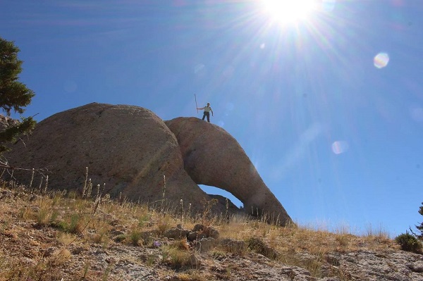 Görenler şaşkına dönüyor! 2 bin 100 rakımda hayranlık uyandıran o kaya