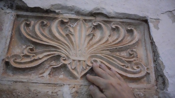 Foto - Görenler şaşkınlığını gizleyemiyor! Dökülen sıvanın altından bakın ne çıktı