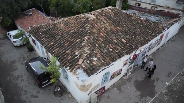 Foto - Görenler şaşkınlığını gizleyemiyor! Dökülen sıvanın altından bakın ne çıktı