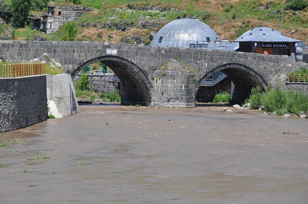 Foto - Görenler şaştı kaldı! Kars Çayı'nın son hali