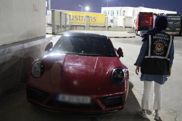 Foto - Görenler şaştı kaldı… Lüks araçlar öyle dizildi, bakanlık el koydu