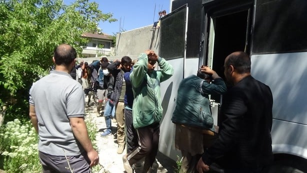 Foto - Görenler şok oldu! 3 metrekare yerden bakın kaç göçmen çıktı