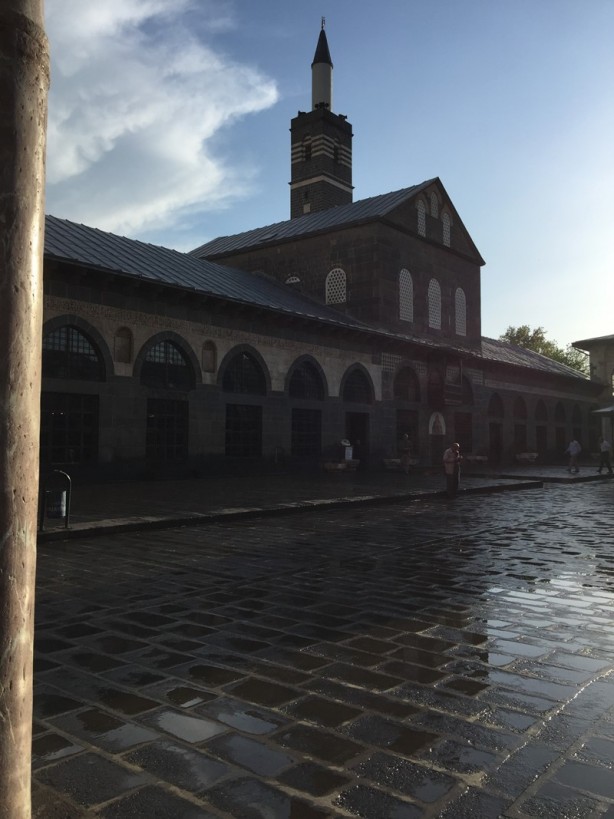 Görenleri kendine hayran bırakıyor: Diyarbakır Ulu Camii