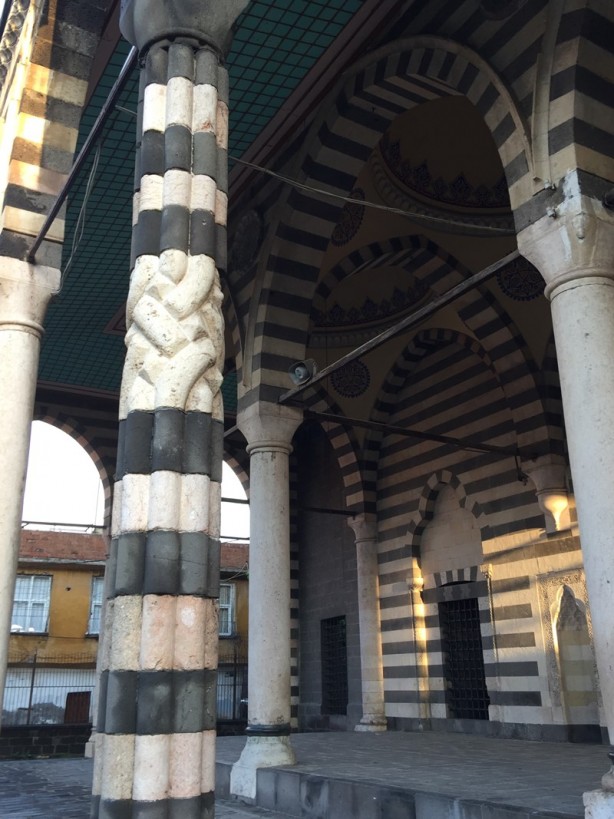 Foto - Görenleri kendine hayran bırakıyor: Diyarbakır Ulu Camii