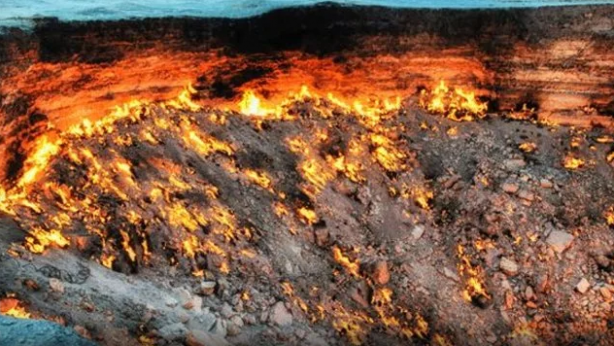 Görenleri ürkütüyor! Sırrı ortaya çıktı! 50 yıldır yanan "Cehennem Kapısı" bakın niçin kapatılamıyor