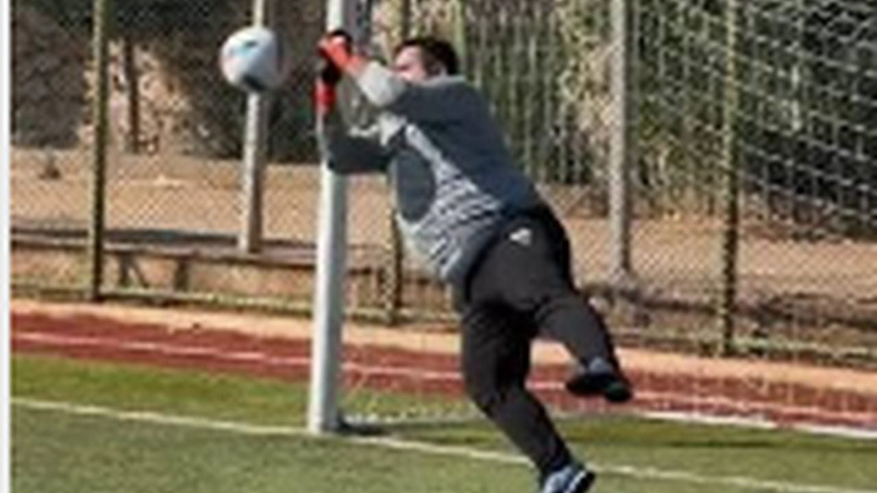 Foto - Görenlerin ağızları bir karış açık kalıyor! Türk futbolunun en kilolu kalecisi kararını verdi