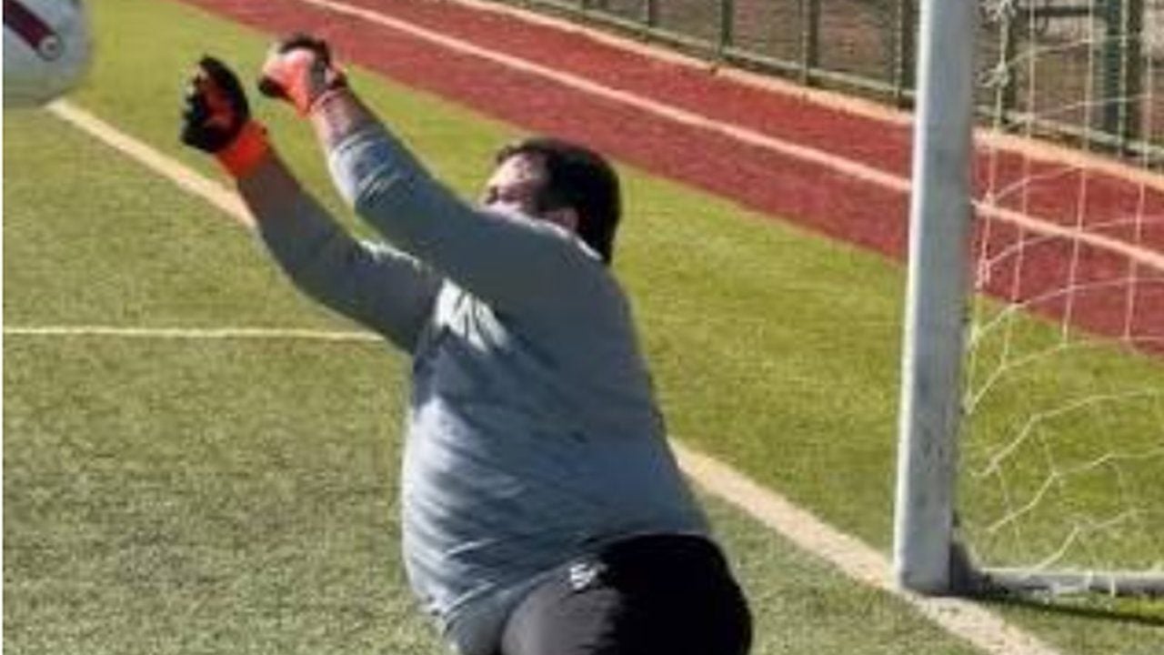 Foto - Görenlerin ağızları bir karış açık kalıyor! Türk futbolunun en kilolu kalecisi kararını verdi