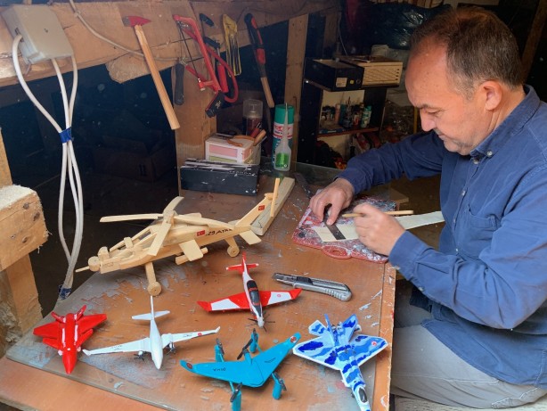 Foto - Görenlerin büyük ilgisini çekiyor! Bunların hepsi meyve kasasından yapıldı