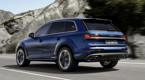 Foto - Görenlerin gözü arkada kalıyor! Audi Q7 evrim geçirdi! Sizce segmentinin yıldızı olmaya aday mı? Fiyatını açıklıyoruz?