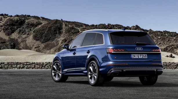 Foto - Görenlerin gözü arkada kalıyor! Audi Q7 evrim geçirdi! Sizce segmentinin yıldızı olmaya aday mı? Fiyatını açıklıyoruz?
