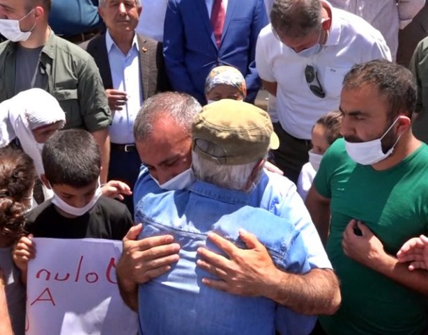 Foto - Görev yeri değişen Tunceli Valisi Tuncay Sonel, kentten ayrılırken hem ağladı hem ağlattı
